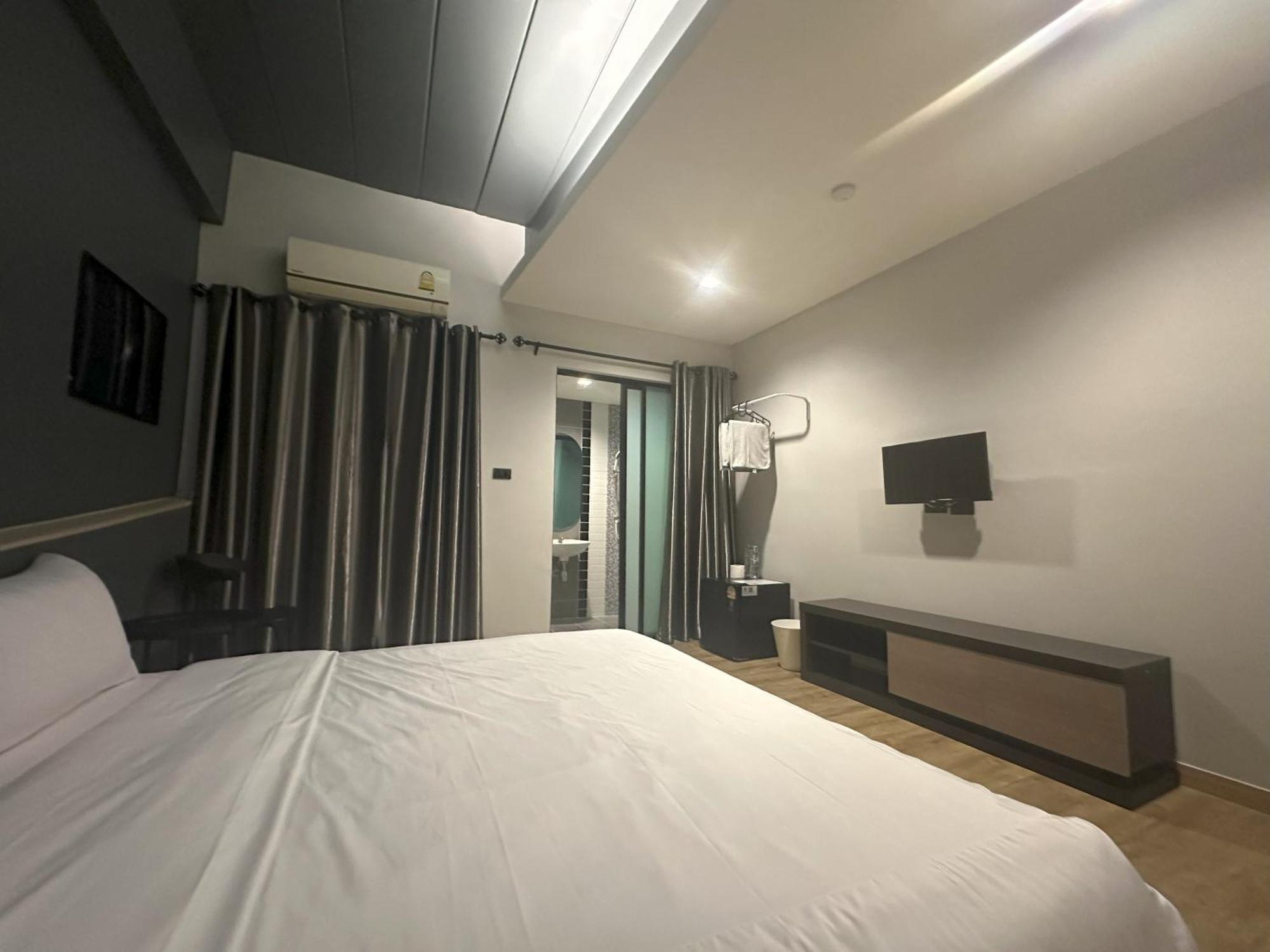 Bed-room At Suvarnabhumi Airport - Newly Renovated 2* Bangkok